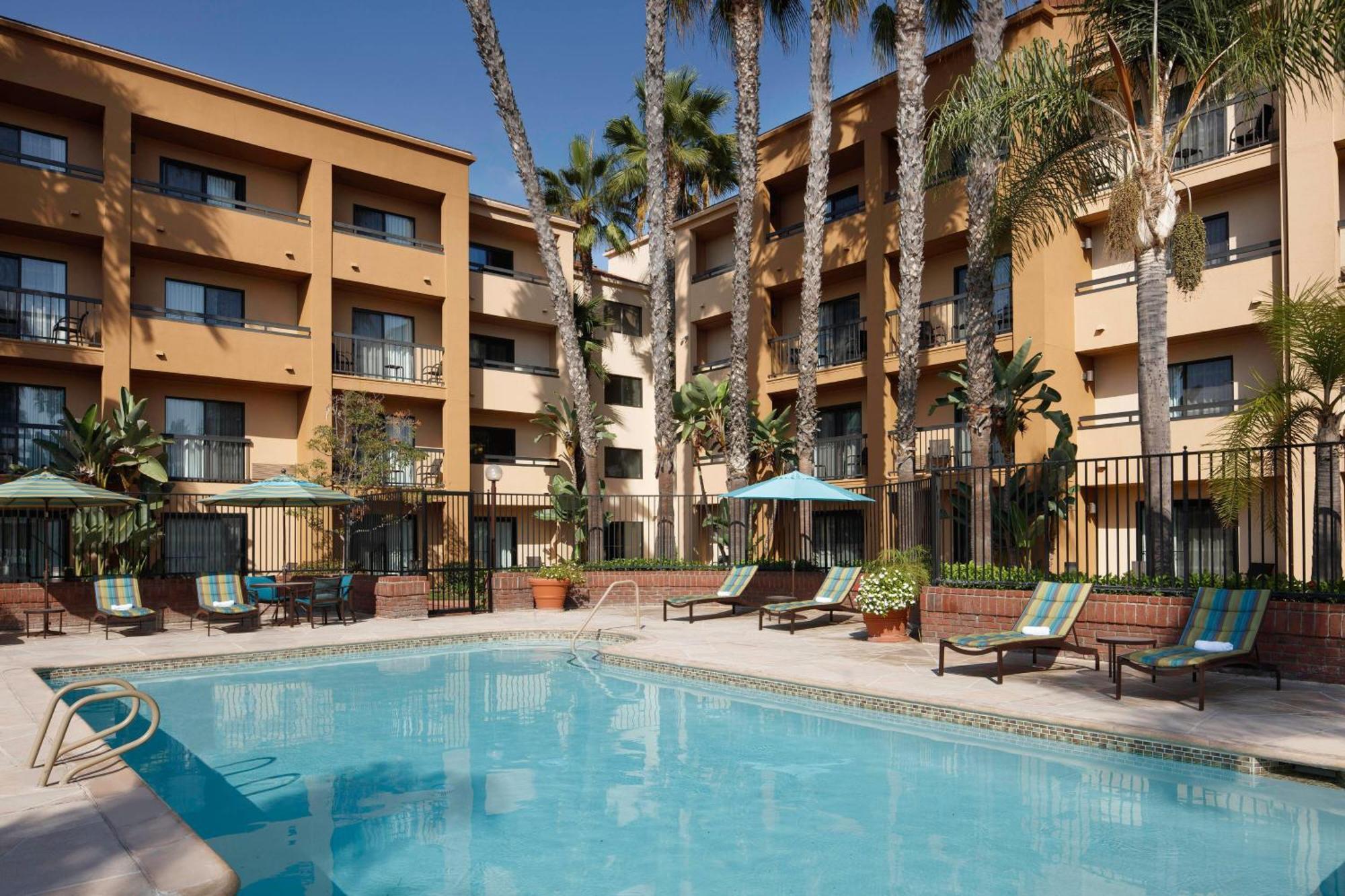 Отель Courtyard Costa Mesa South Coast Metro Санта-Ана Экстерьер фото