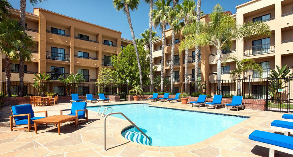 Отель Courtyard Costa Mesa South Coast Metro Санта-Ана Экстерьер фото