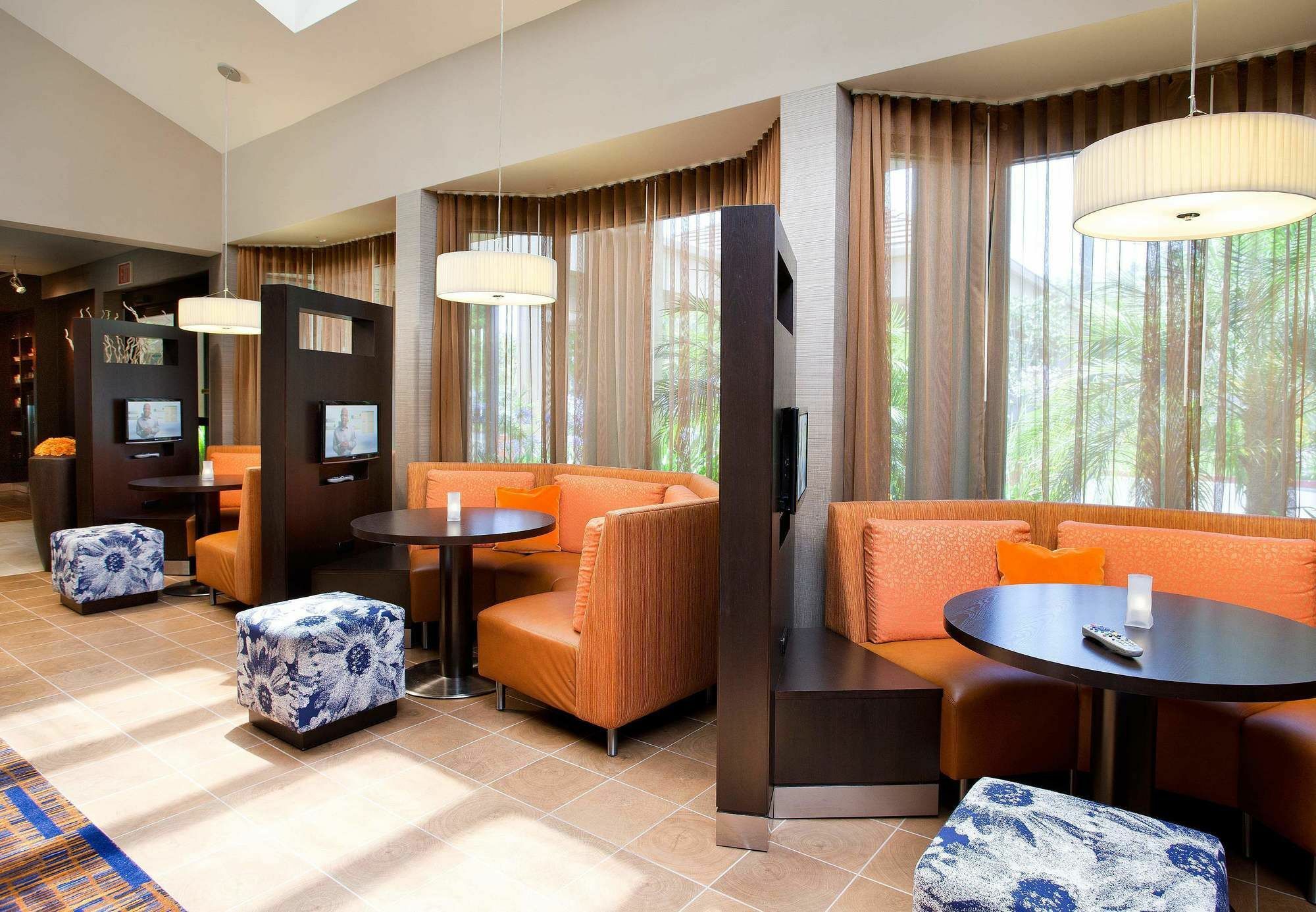 Отель Courtyard Costa Mesa South Coast Metro Санта-Ана Экстерьер фото